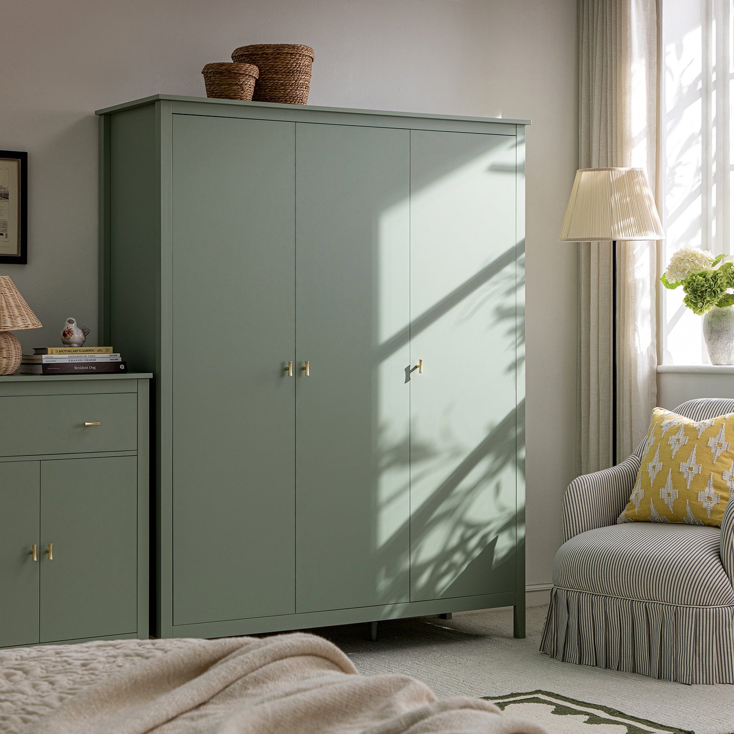 Oakham Triple Closet, Desert Sage