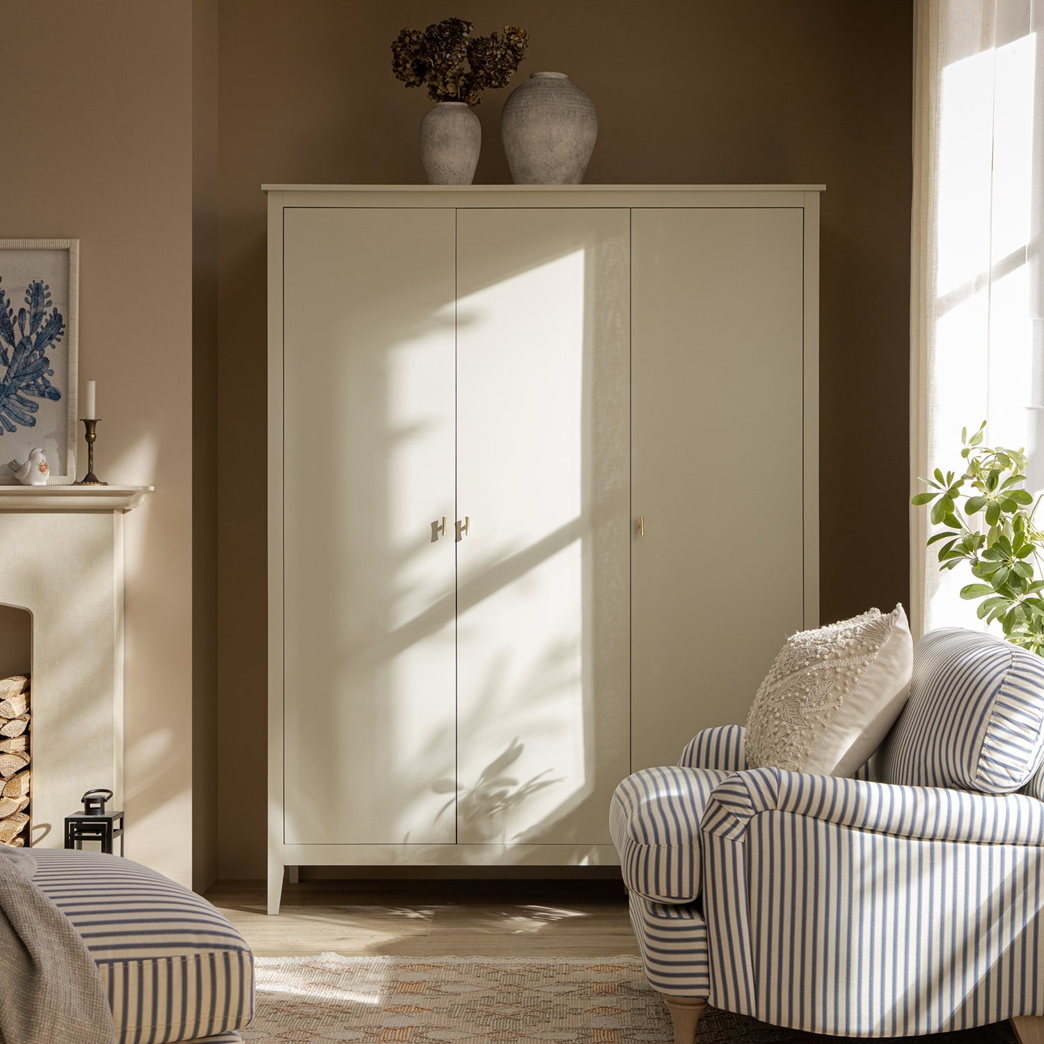 Oakham Triple Closet, Shaded White